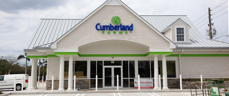 Exterior photo of the Cumberland Farms convenience store construction.